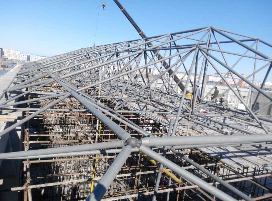 龙海商贸城屋顶网架工程